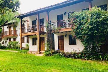هتل El Patio De Monterrey