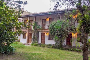 هتل El Patio De Monterrey