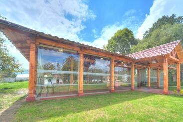 هتل Hacienda Hosteria Chorlavi