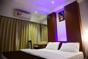 בית מלון כפרי Monarch Center Point Near Dahanu Beach, Bordi