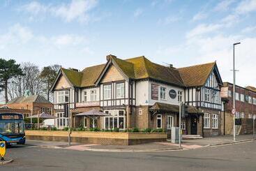 هتل The Red Lion By Innkeeper S Collection