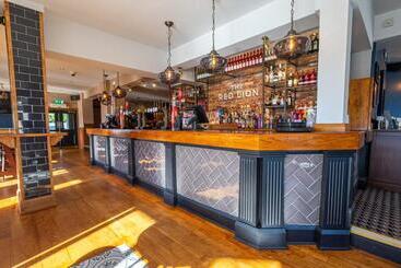 هتل The Red Lion By Innkeeper S Collection