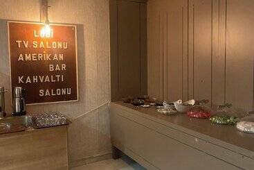 Mola Otel