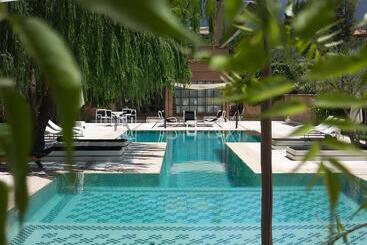 پانسیون Domaine Malika Adults Only