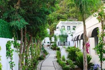 Yali Apart  Otel