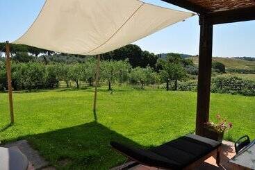 تختخواب و صبحانه Casale Vicino Al Golf Nazionale