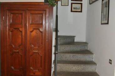 تختخواب و صبحانه Casale Vicino Al Golf Nazionale