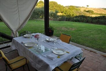 تختخواب و صبحانه Casale Vicino Al Golf Nazionale