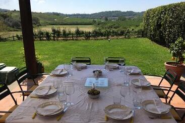 تختخواب و صبحانه Casale Vicino Al Golf Nazionale