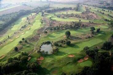 تختخواب و صبحانه Casale Vicino Al Golf Nazionale