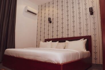هتل King Daken Diplomatic Suites