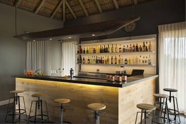 هتل Mhondoro Safari Lodge & Villa