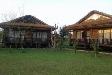 هتل Tigerland Safari   A Lemon Tree Resort, Chitwan, Nepal