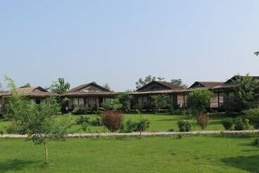 هتل Tigerland Safari   A Lemon Tree Resort, Chitwan, Nepal