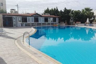 Coliseum Studios & Apartments