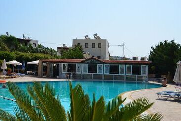 Coliseum Studios & Apartments