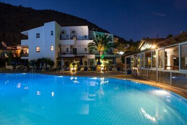 Coliseum Studios & Apartments