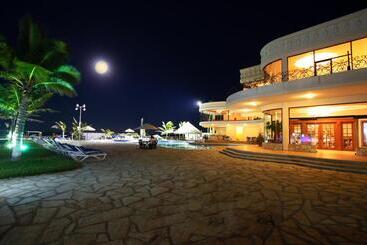 Hotel Arenas Del Mar Resort