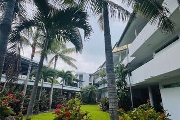 هتل At Marina Shores