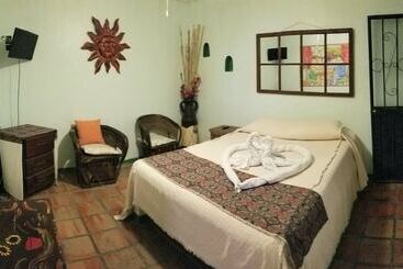 هتل Cabo Inn