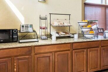 هتل Comfort Inn & Suites Chesapeake  Portsmouth