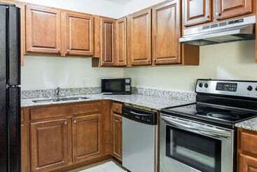 هتل Comfort Inn & Suites Chesapeake  Portsmouth