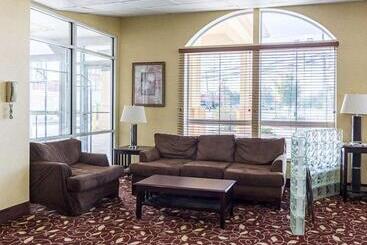 هتل Comfort Inn & Suites Chesapeake  Portsmouth