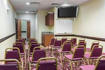 هتل Comfort Inn & Suites Chesapeake  Portsmouth