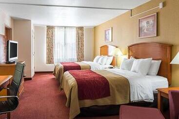 هتل Comfort Inn & Suites Chesapeake  Portsmouth