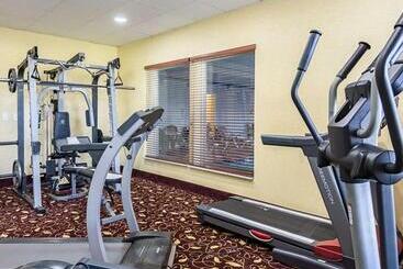هتل Comfort Inn & Suites Chesapeake  Portsmouth