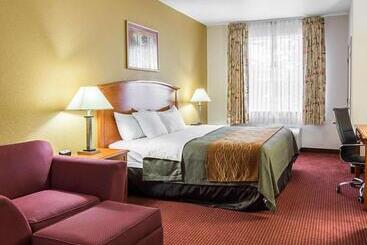 هتل Comfort Inn & Suites Chesapeake  Portsmouth