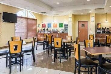 هتل Comfort Inn & Suites Chesapeake  Portsmouth