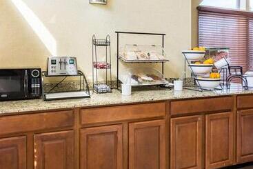 هتل Comfort Inn & Suites Chesapeake  Portsmouth