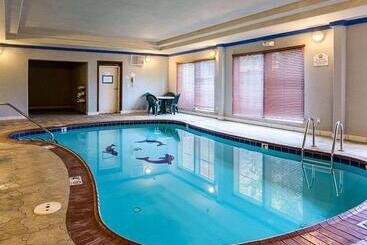 هتل Comfort Inn & Suites Chesapeake  Portsmouth