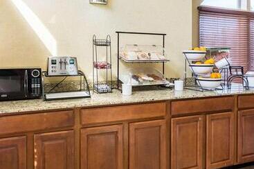 هتل Comfort Inn & Suites Chesapeake  Portsmouth