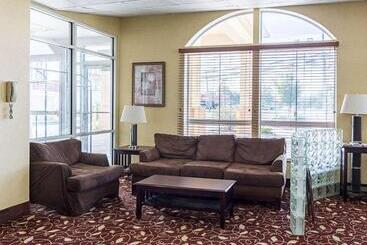 هتل Comfort Inn & Suites Chesapeake  Portsmouth