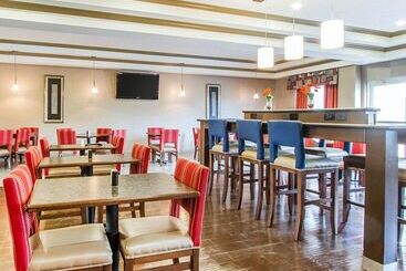 هتل Comfort Suites