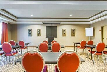 هتل Comfort Suites