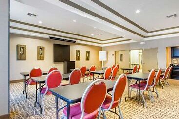 هتل Comfort Suites