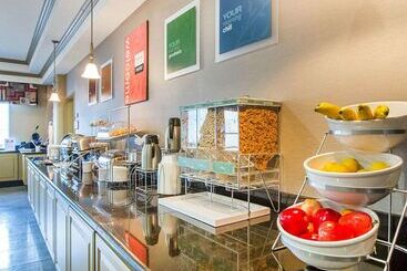 هتل Comfort Suites