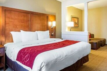 هتل Comfort Suites