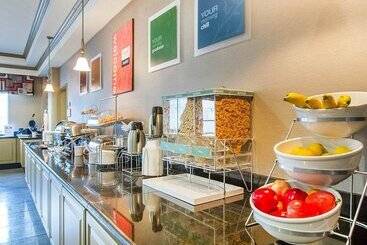 هتل Comfort Suites