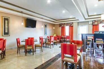 هتل Comfort Suites