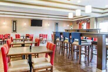 هتل Comfort Suites