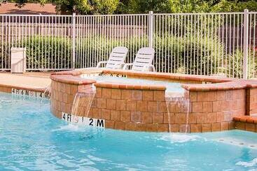 هتل Comfort Suites