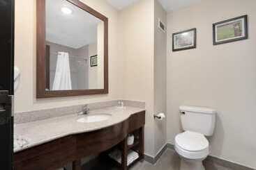 هتل Comfort Suites
