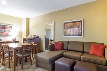 هتل Comfort Suites