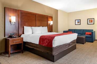 هتل Comfort Suites Airport