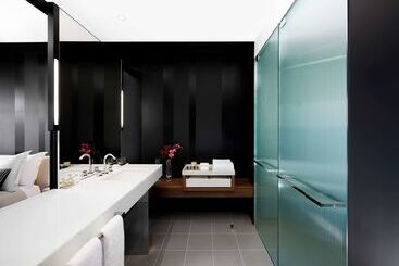 هتل Crown Metropol Melbourne