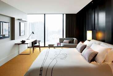 هتل Crown Metropol Melbourne